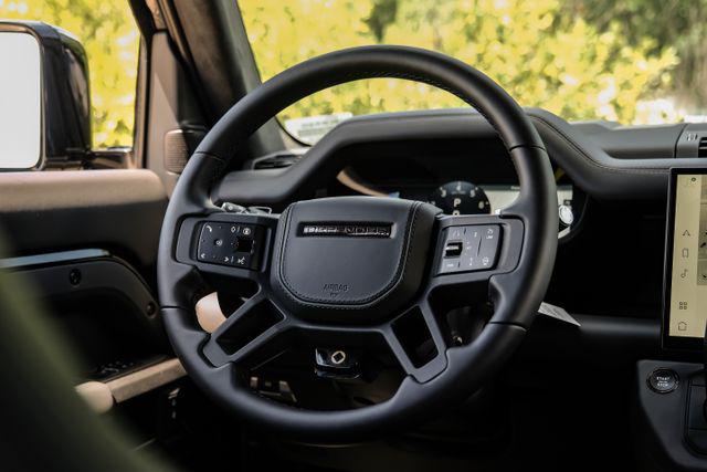 2026 Land Rover Defender P635 OCTA Black