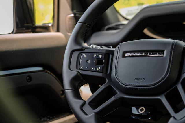 2026 Land Rover Defender P635 OCTA Black