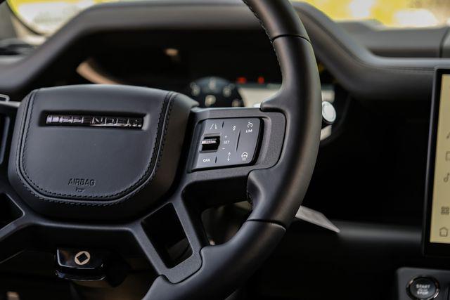 2026 Land Rover Defender P635 OCTA Black