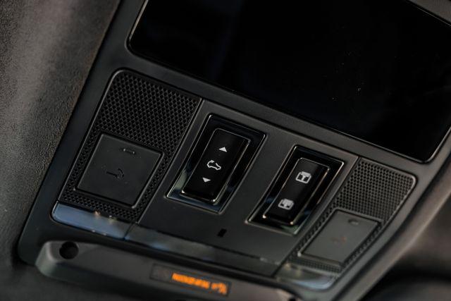 2026 Land Rover Defender P635 OCTA Black