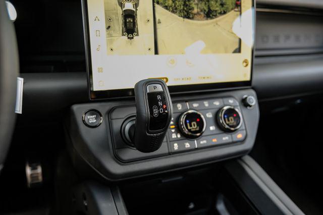 2026 Land Rover Defender P635 OCTA Black