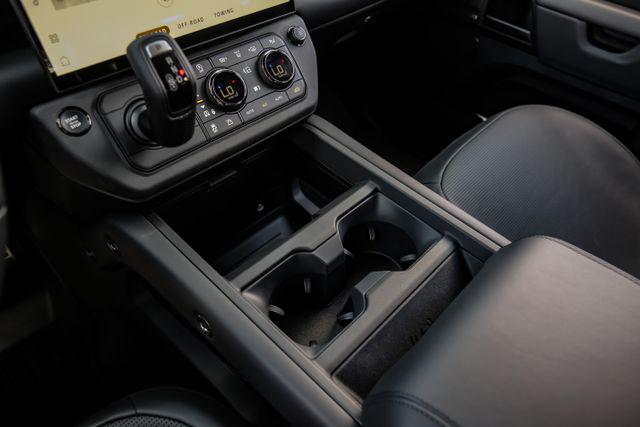 2026 Land Rover Defender P635 OCTA Black