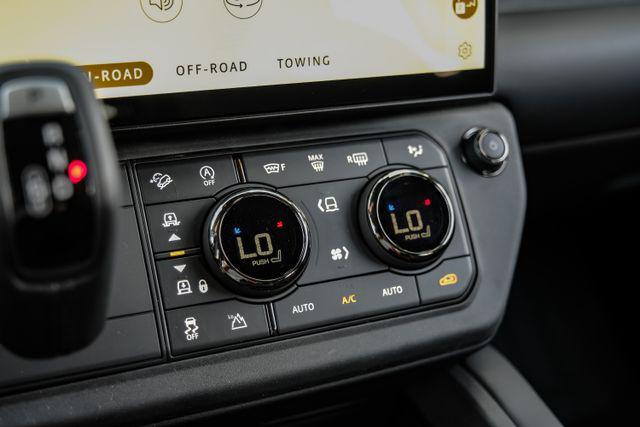 2026 Land Rover Defender P635 OCTA Black