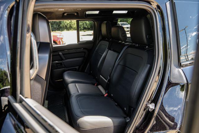 2026 Land Rover Defender P635 OCTA Black