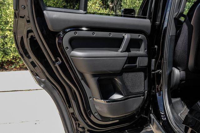 2026 Land Rover Defender P635 OCTA Black