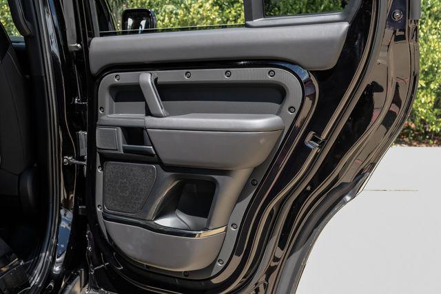 2026 Land Rover Defender P635 OCTA Black