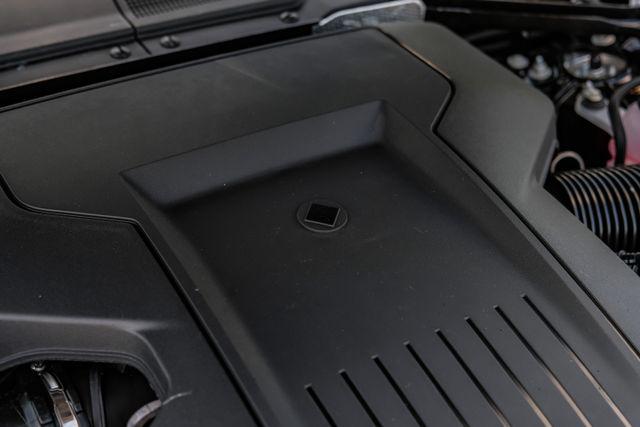 2026 Land Rover Defender P635 OCTA Black