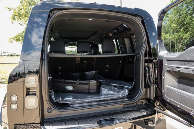 2026 Land Rover Defender P635 OCTA Black