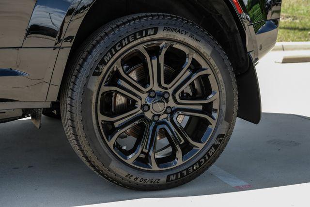 2026 Land Rover Defender P635 OCTA Black