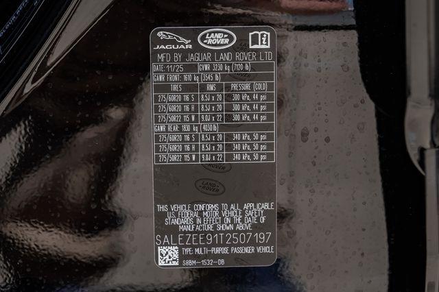 2026 Land Rover Defender P635 OCTA Black