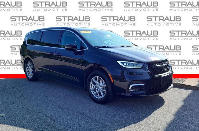 2023 Chrysler Pacifica Touring L for sale in Wheeling, WV