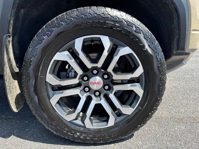 2024 GMC Canyon 4WD AT4