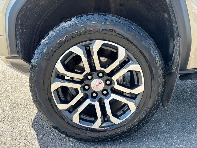 2024 GMC Canyon 4WD AT4