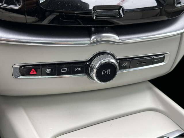 2021 Volvo XC60 T5 Momentum