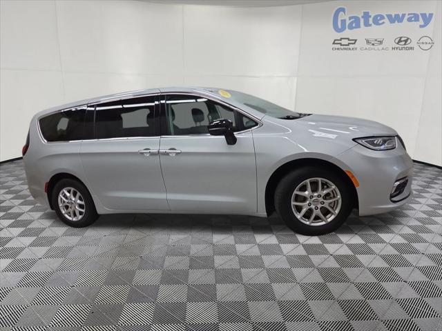 2024 Chrysler Pacifica Touring L for sale in FARGO, ND