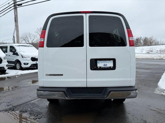2025 Chevrolet Express Passenger RWD 3500 Extended Wheelbase LT