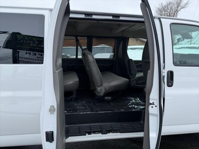 2025 Chevrolet Express Passenger RWD 3500 Extended Wheelbase LT