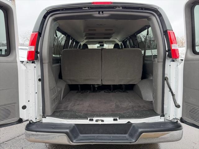 2025 Chevrolet Express Passenger RWD 3500 Extended Wheelbase LT