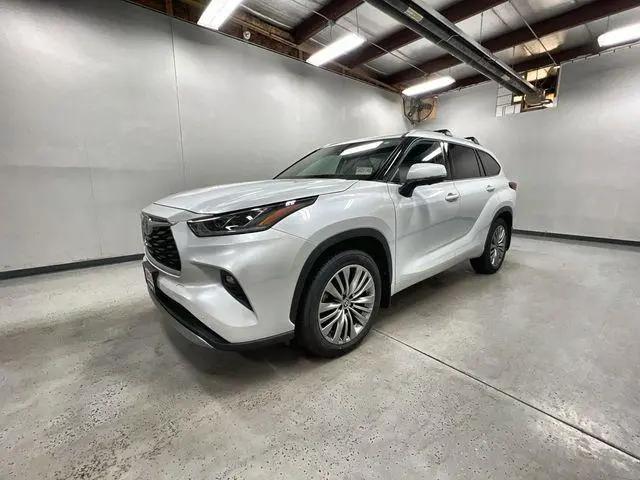 2023 Toyota Highlander Platinum for sale in RHINELANDER, WI