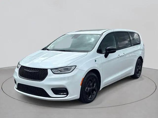 2023 Chrysler Pacifica Hybrid Limited for sale in St Clair Shores, MI