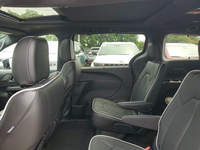 2027 Chrysler Pacifica Limited AWD
