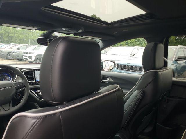2027 Chrysler Pacifica Limited AWD