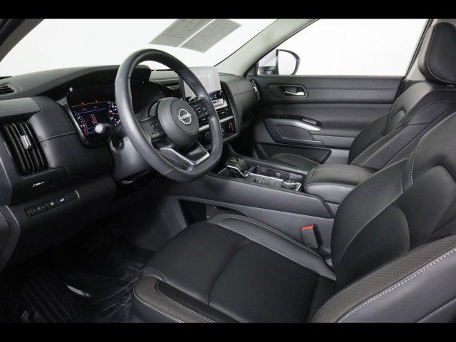 2025 Nissan Pathfinder SL 4WD