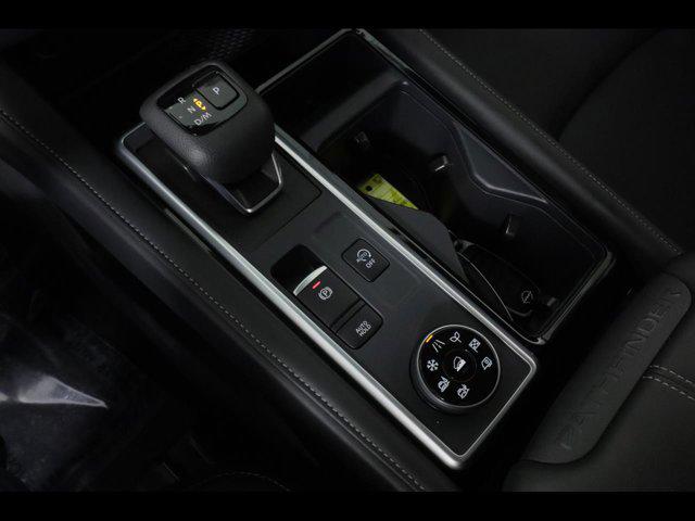 2025 Nissan Pathfinder SL 4WD
