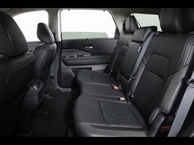 2025 Nissan Pathfinder SL 4WD