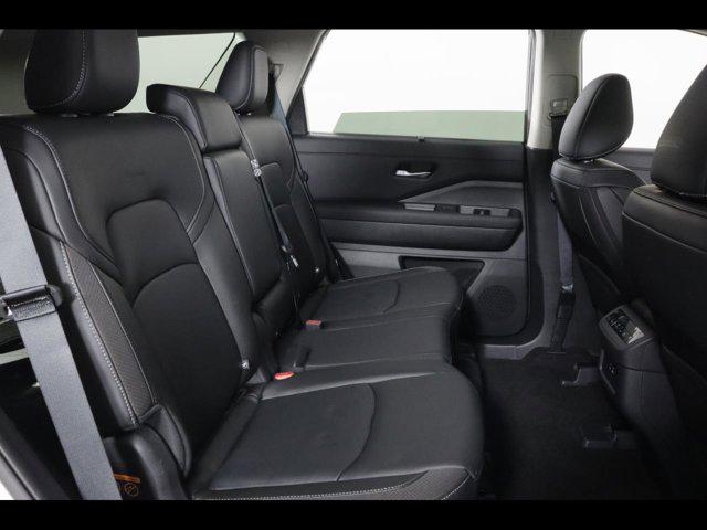2025 Nissan Pathfinder SL 4WD