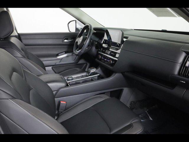 2025 Nissan Pathfinder SL 4WD