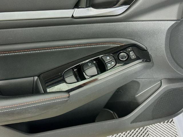 2023 Nissan Altima SR Intelligent AWD