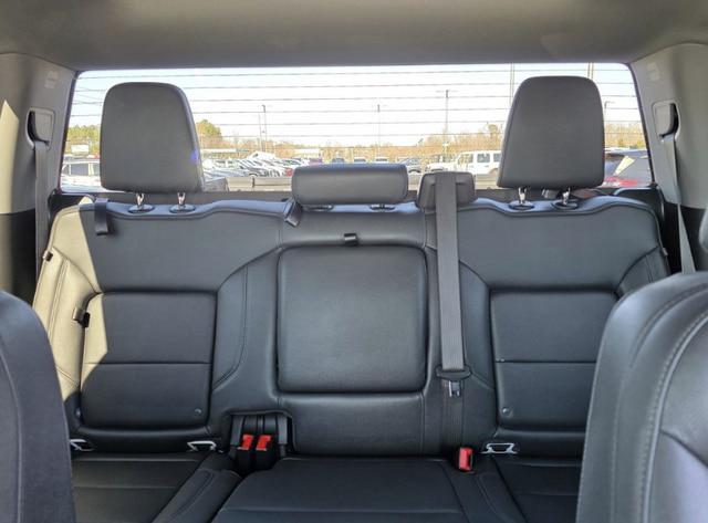 2025 GMC Sierra 1500 2WD Crew Cab Short Box SLT