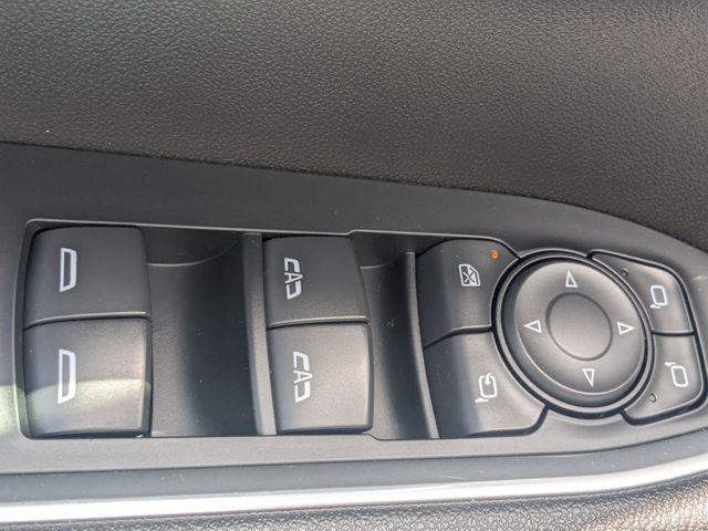 2025 GMC Sierra 1500 2WD Crew Cab Short Box SLT