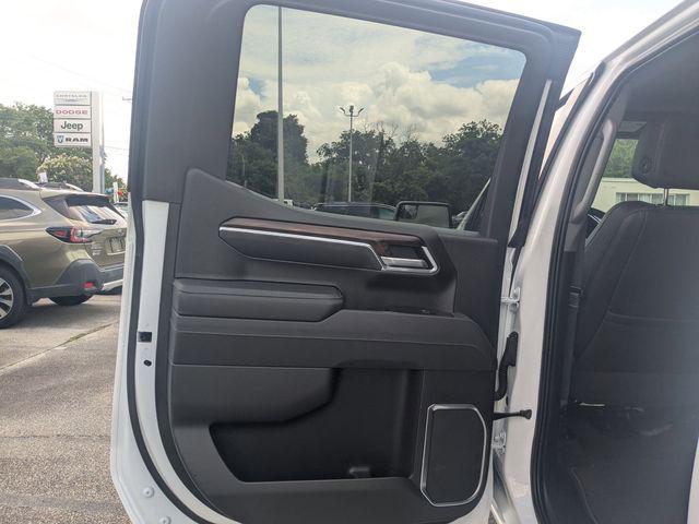 2025 GMC Sierra 1500 2WD Crew Cab Short Box SLT