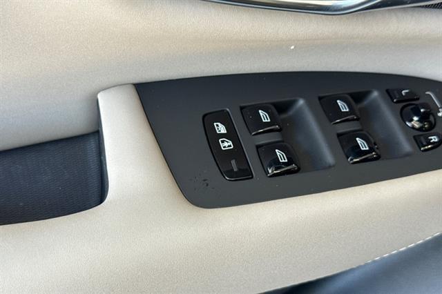 2026 Volvo XC90 Plus, B5 AWD Gas (mild hybrid), Gasoline, Bright, 7 Seats