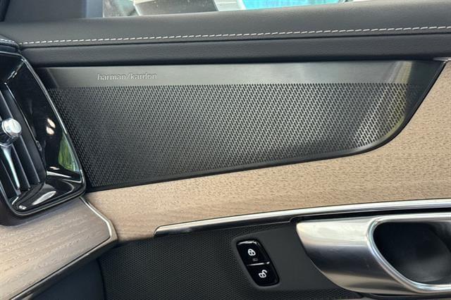 2026 Volvo XC90 Plus, B5 AWD Gas (mild hybrid), Gasoline, Bright, 7 Seats