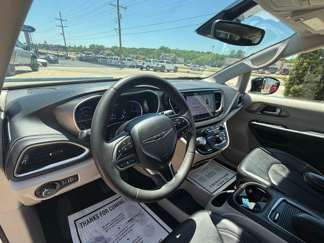 2024 Chrysler Pacifica Hybrid Select