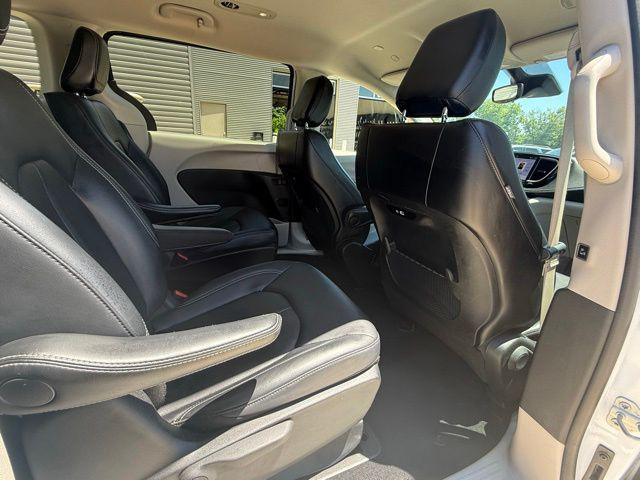 2024 Chrysler Pacifica Hybrid Select