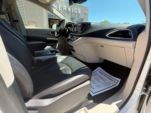 2024 Chrysler Pacifica Hybrid Select
