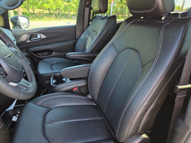 2026 Chrysler Pacifica Select 2026 Chrysler Pacifica Select
