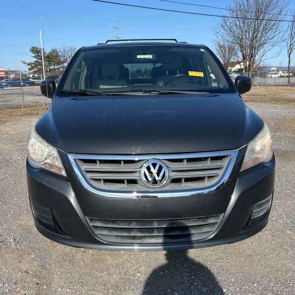 2011 Volkswagen Routan SE