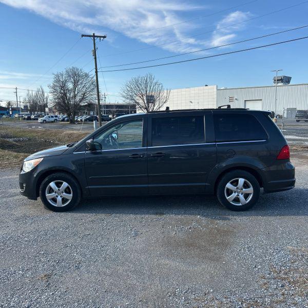 2011 Volkswagen Routan SE