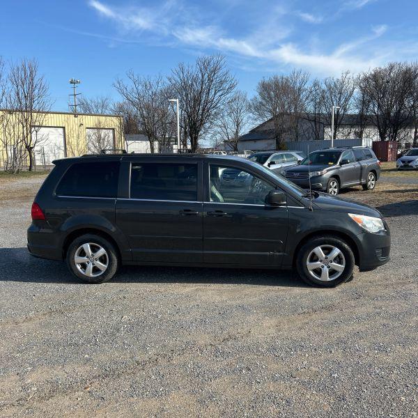 2011 Volkswagen Routan SE