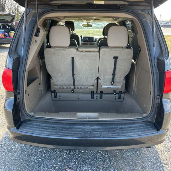 2011 Volkswagen Routan SE