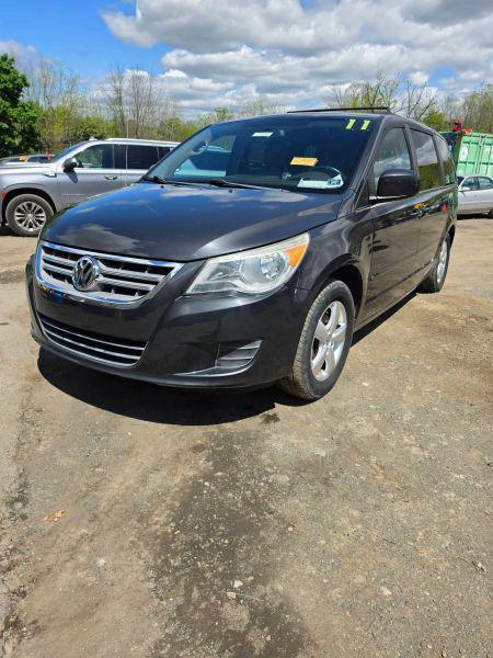 2011 Volkswagen Routan SE