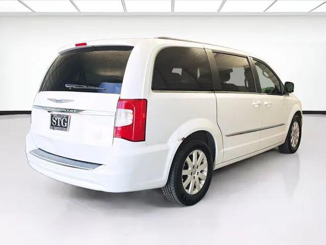 2016 Chrysler Town & Country Touring