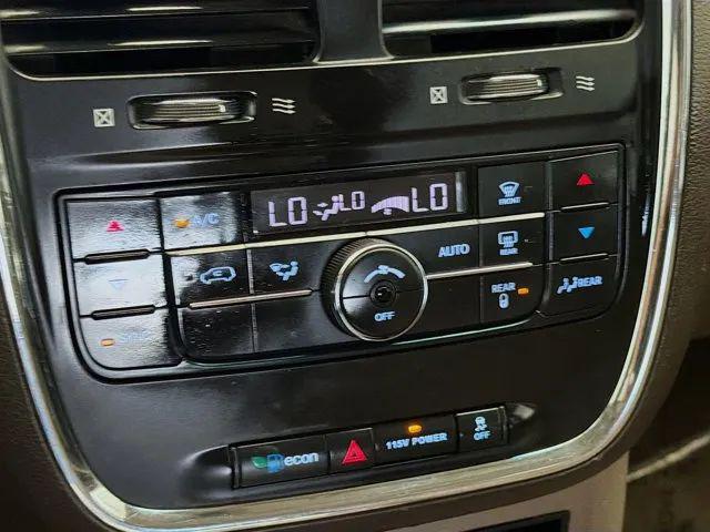 2016 Chrysler Town & Country Touring