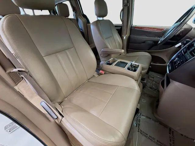 2016 Chrysler Town & Country Touring