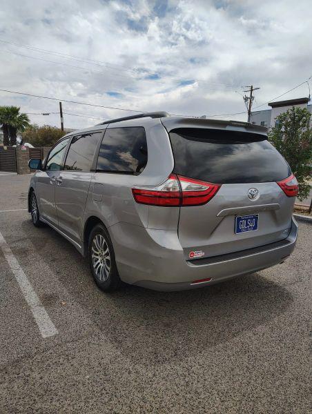 2018 Toyota Sienna XLE 8 Passenger